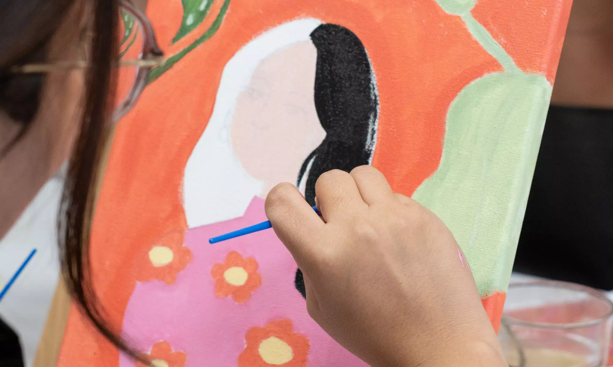 Taller para 1 o 2: pintura de cuadro o tote bag, o clase de maquillaje