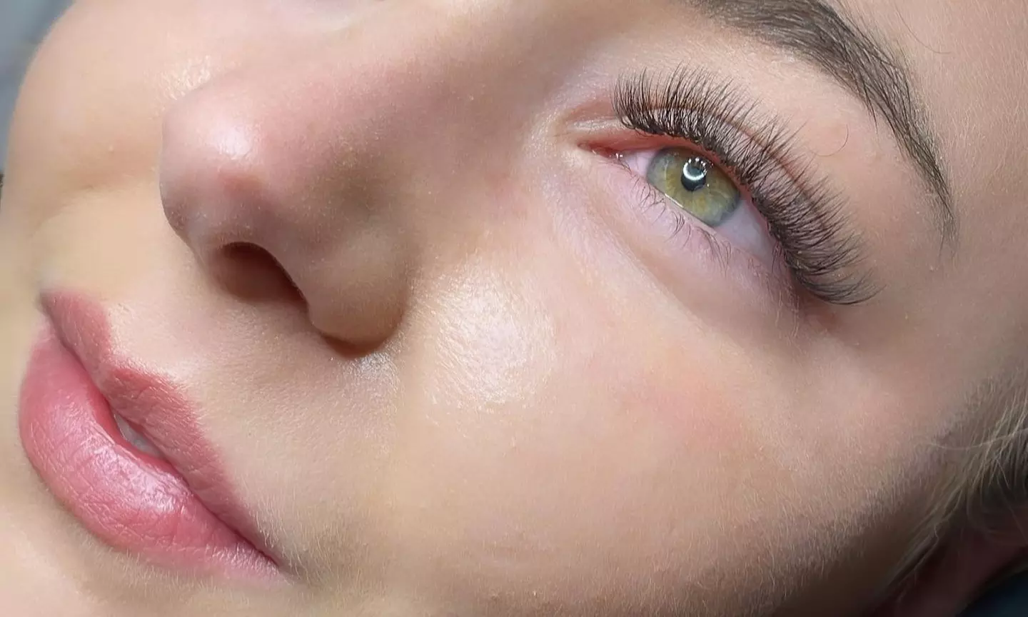 Prestation beauté du régard au choix avec Le Comptoir Des Dames - Primary Image