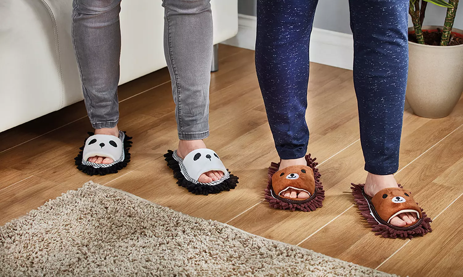 1x oder 2x Putz-Hausschuhe mit Panda- oder/und Bär-Motiv - Primary Image