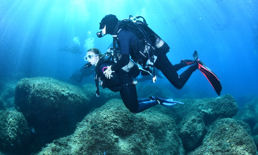 Image 11: ¡Explora las Islas Medes con un bautismo de buceo!