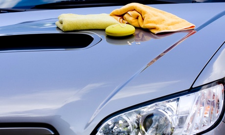 Lavage complet avec jantes, plastiques intérieurs, cire et shampoing des sièges en option dès 39,90€ chez Bewash