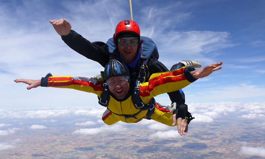 Image 4: ¡Últimas 48h! Salto en paracaídas desde 4000m
