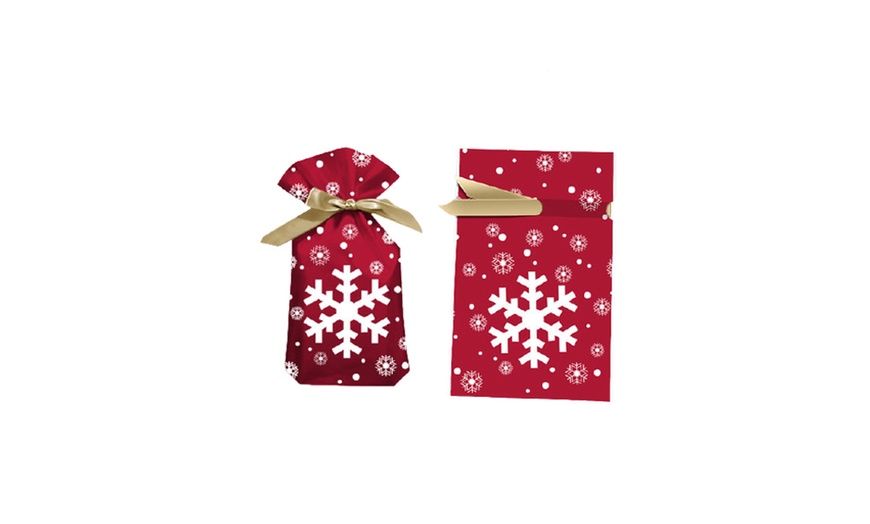 Image 2: 50-Piece Christmas Drawstring Gift Bag Set