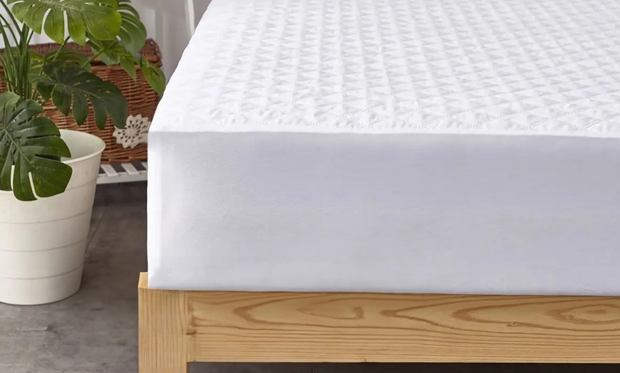 Image 3: Protège-matelas imperméable et matelassé