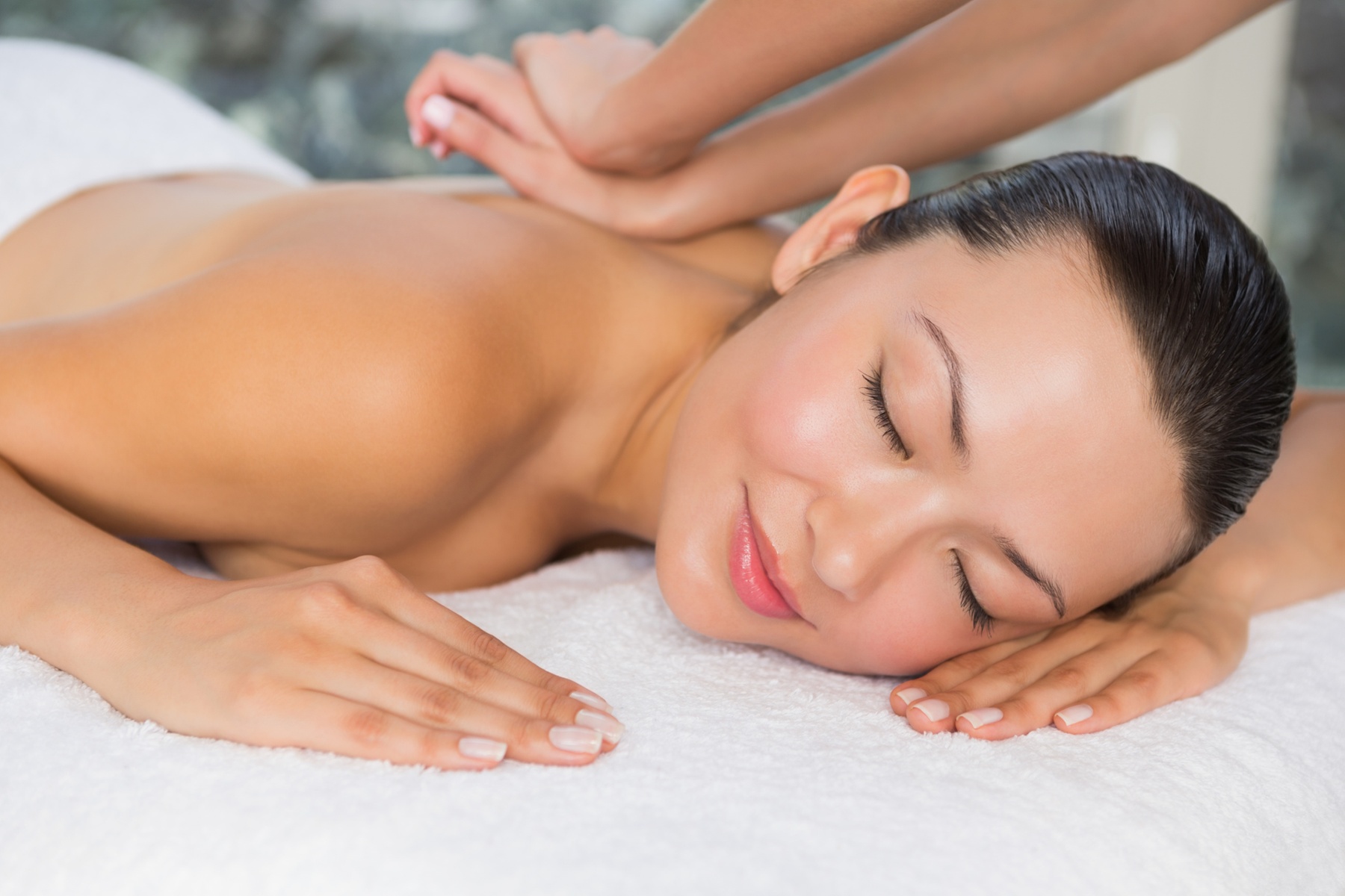 Unwind with 55-Minute Couple Therapeutic Massage & Cupping Treatment