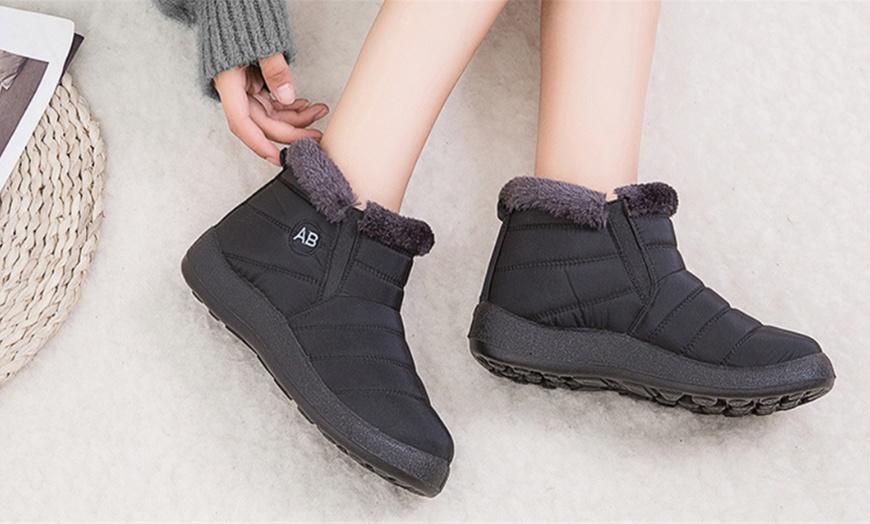 Image 8: Women's Waterproof Lighweight High-Top Boots