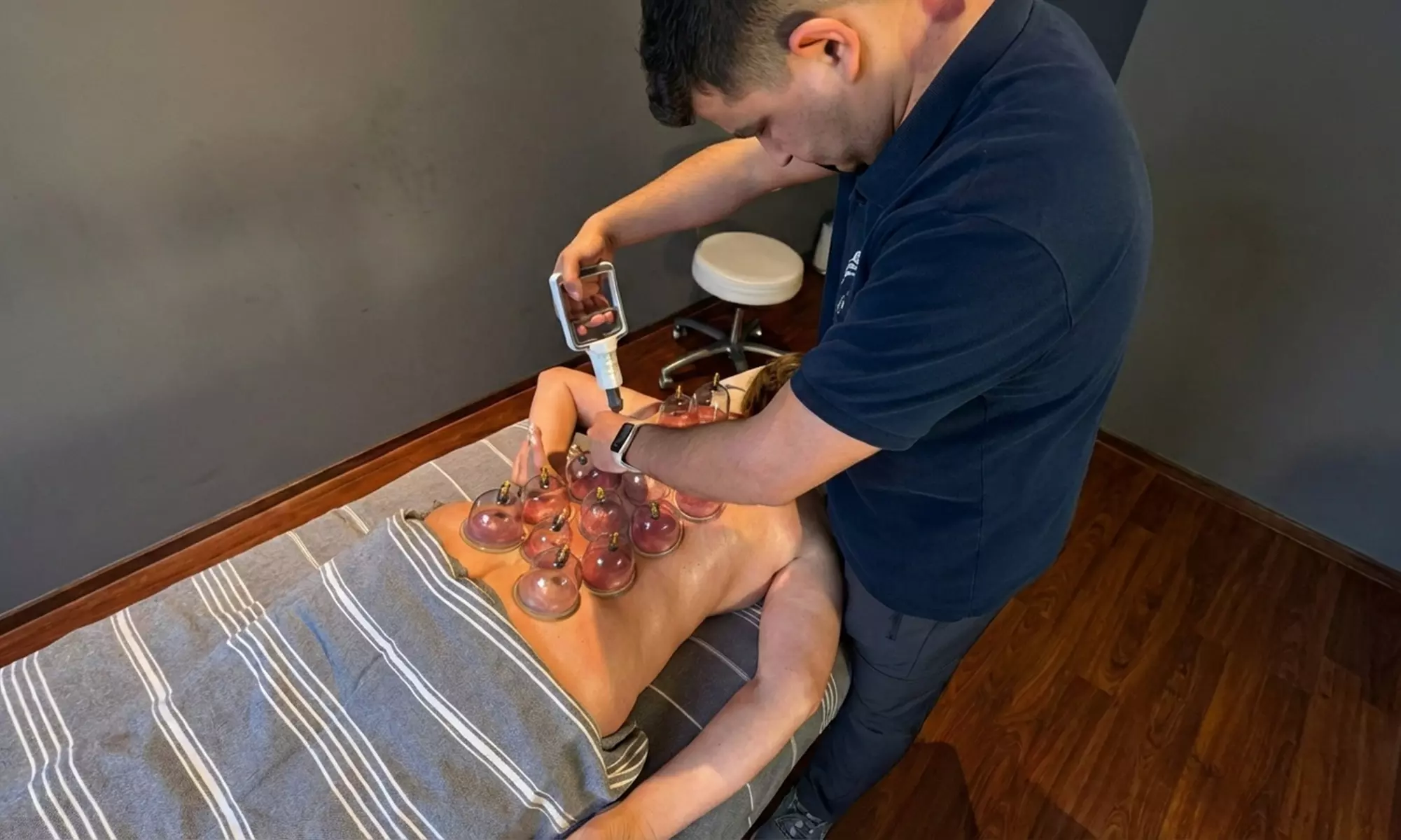 3,5 Std. inkl. Saunabereich, Ruheraum + Schröpf-Massage für 1 Person