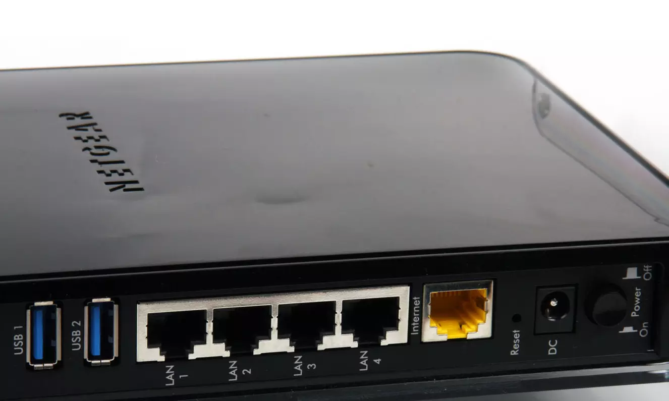 Netgear N900 Wireless Internet Router (Manufacturer Refurbished) - Second Medium