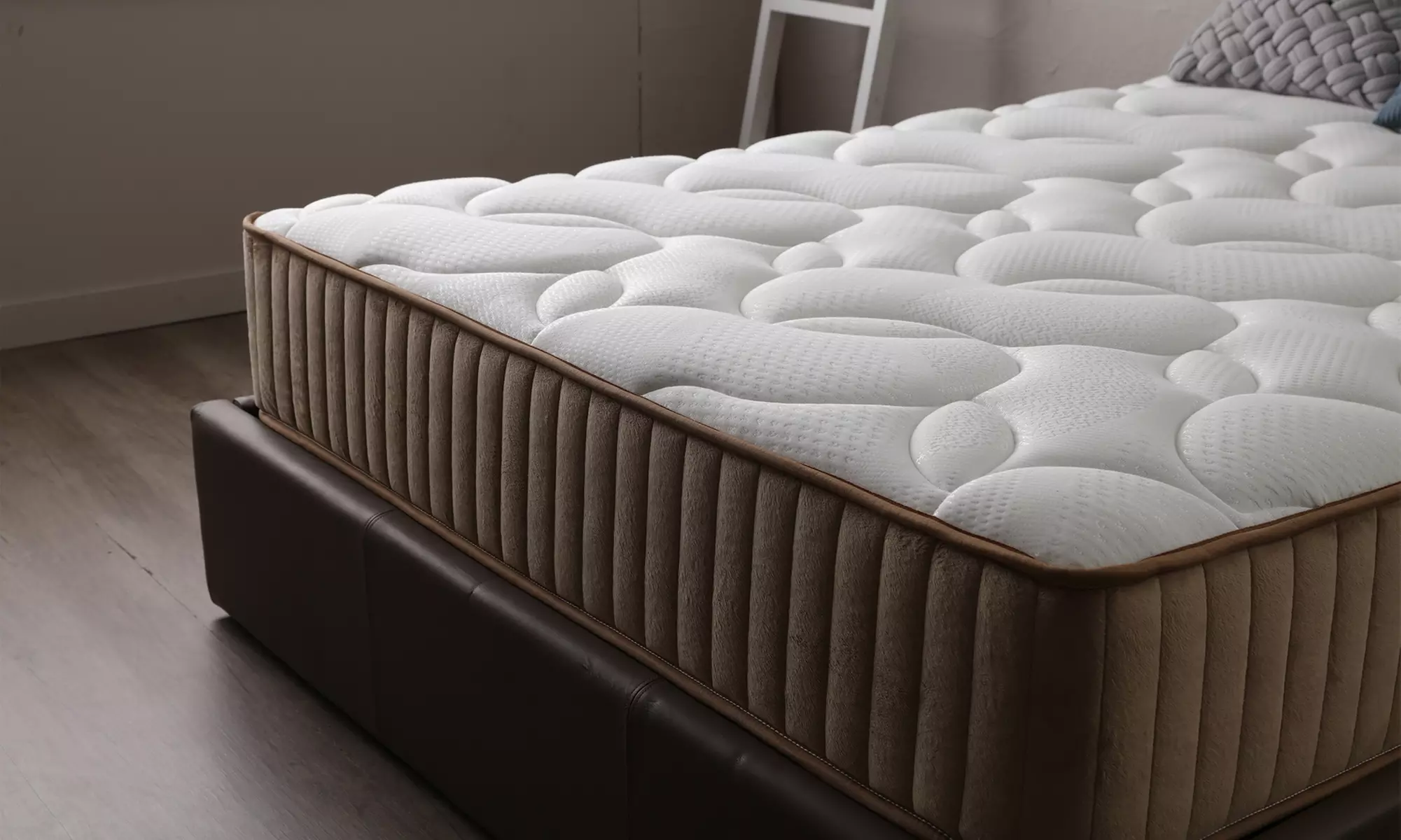 Matelas Olympia mémoire de forme et latex, 31 cm, traité anti-acariens - Primary Image