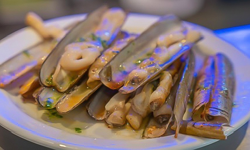 Image 14: Buffet libre para 2 o 4 válido entre semana o fin de semana y festivos