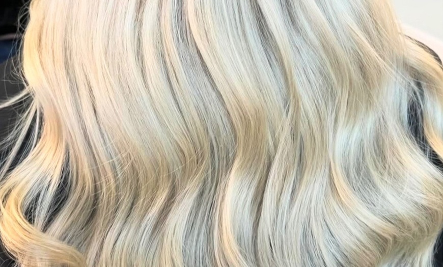 Image 3: Refresh Your Look with a Women's Cut and Blow Dry