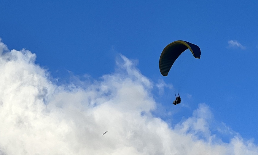 Image 3: Vuelo biplaza en parapente para una o dos personas en Asturias