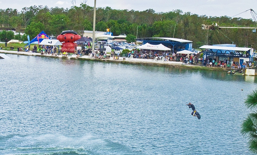 Image 2: 2-Hour Cable Skiing Session