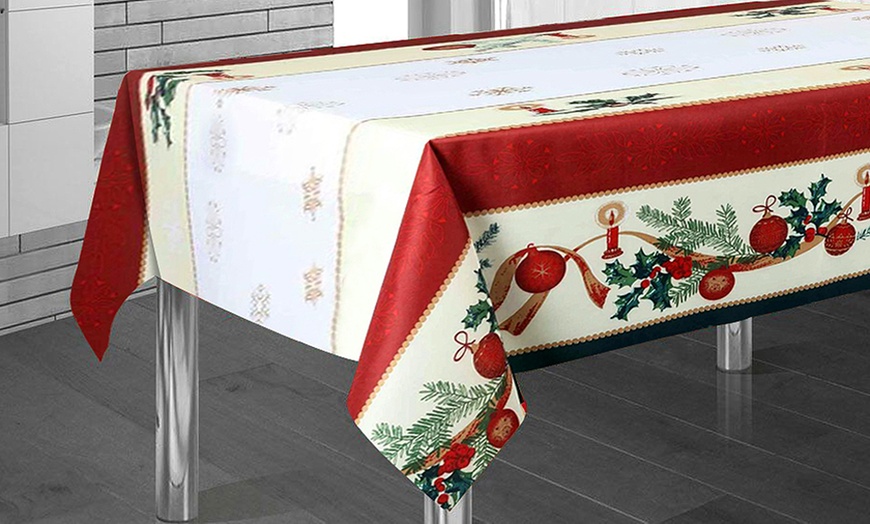 Image 3: Christmas Tablecloths