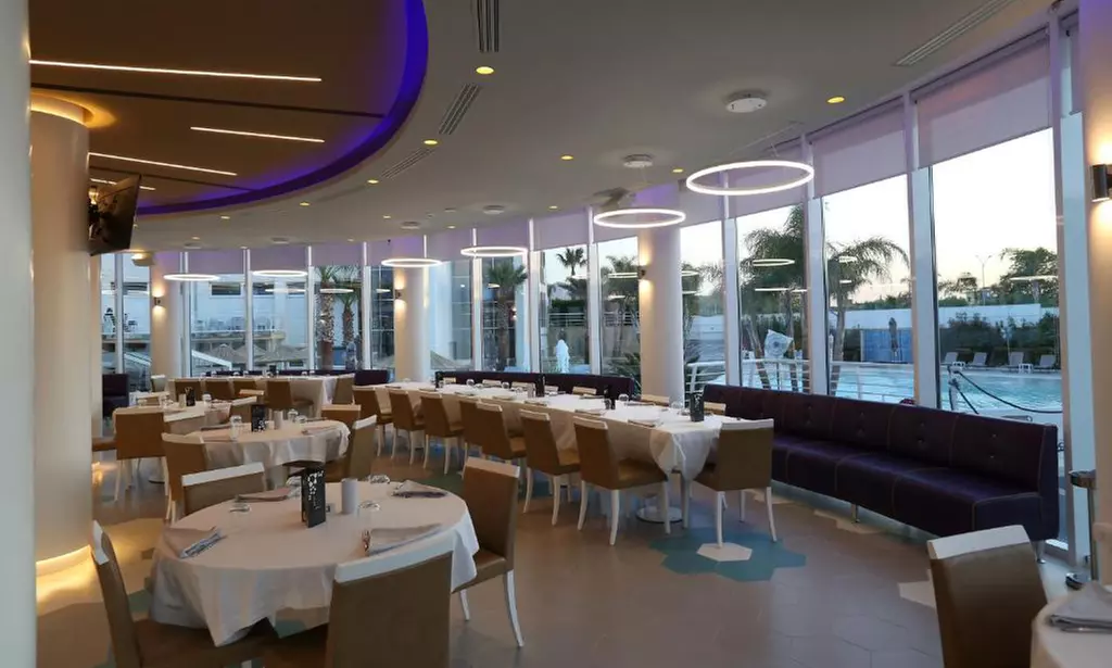 Napoli 5*: camera doppia con mezza pensione e Spa per 2 persone