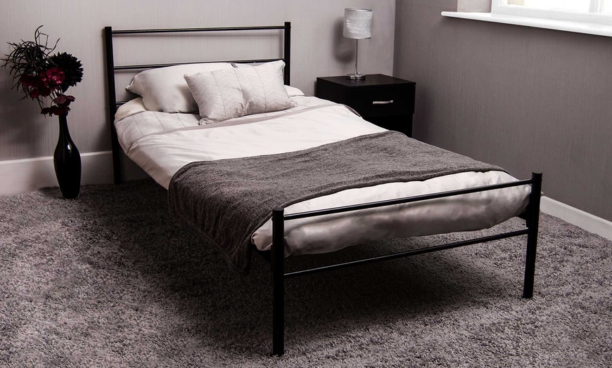 Image 2: Vida Designs Dorset Bedframe
