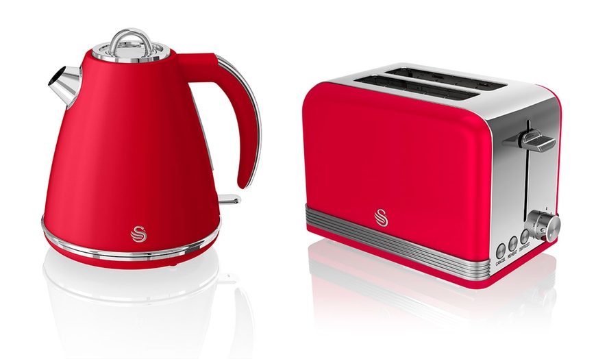 Image 4: Swan Retro-Style Kettle and Toaster