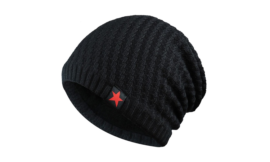 Image 2: Gorro invernal con diseño tejido y decoración de estrella