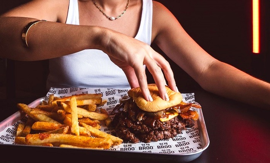 Image 2: Menú BROO gourmet de hamburguesa para 2 o 4 con postre y bebida