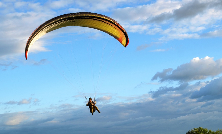 Image 1: Volo in parapendio 