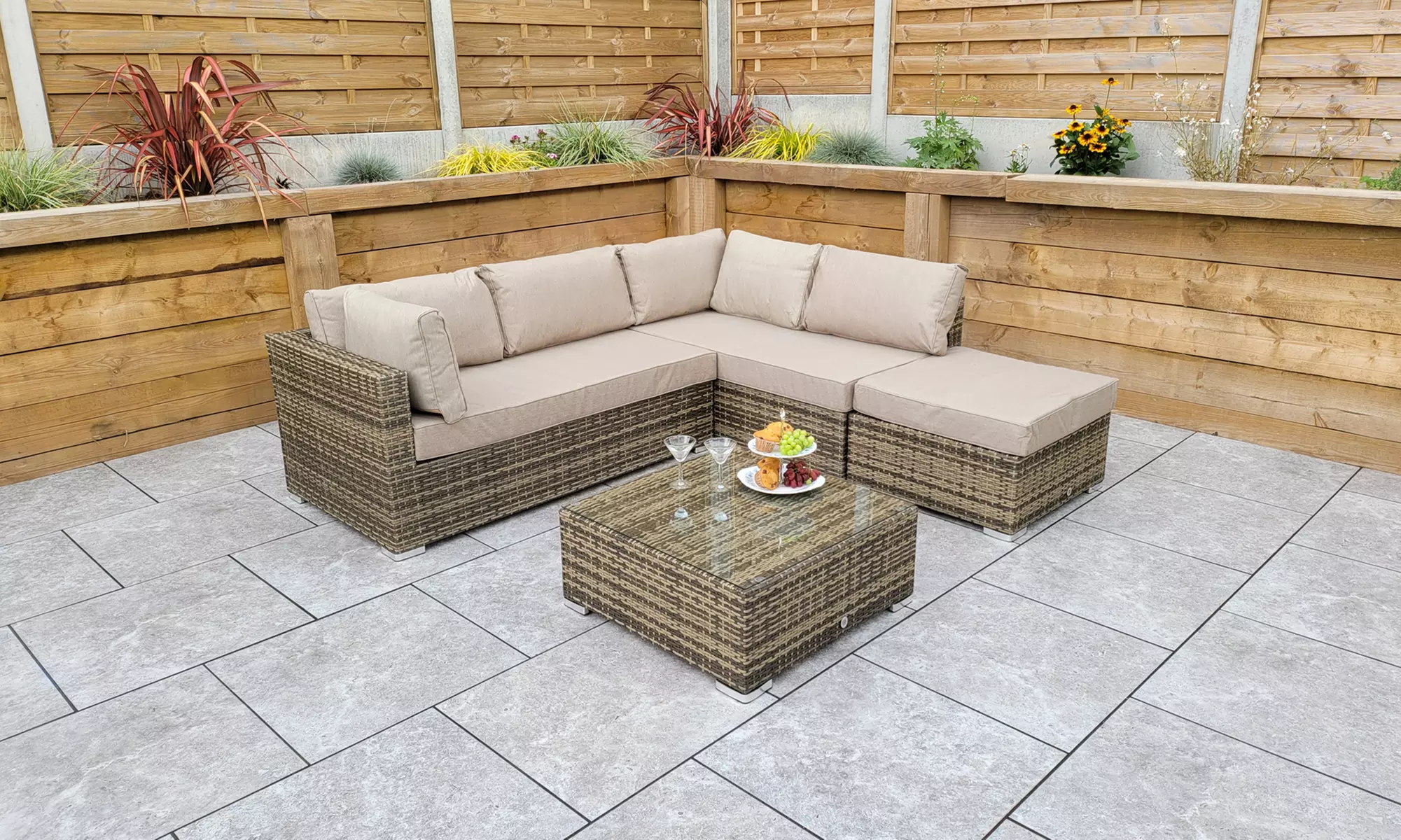 Brisbane outdoor set - Primary Image