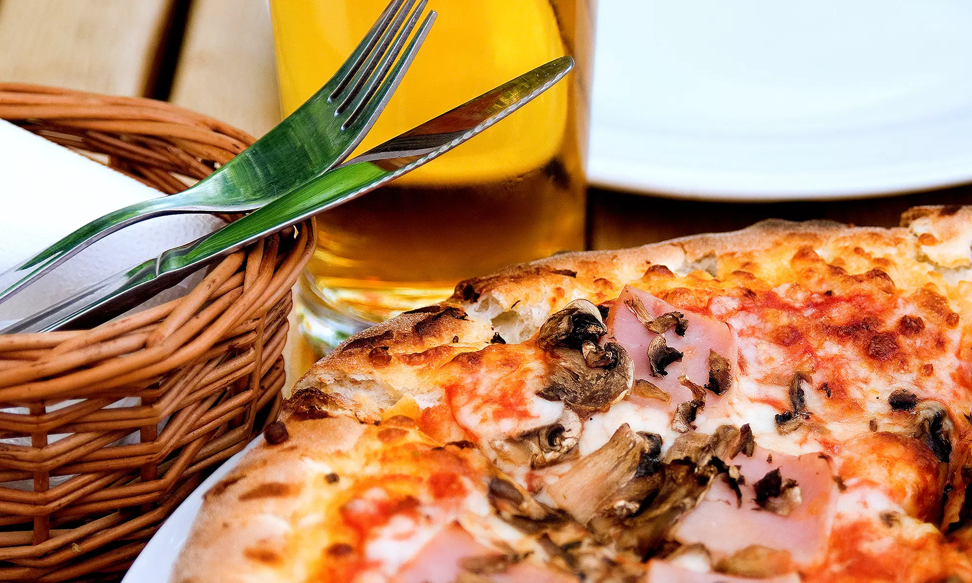 12" Pizza with Two Seasonal Beers or 16" Pizza with Four Seasonal Beers at Jesse Oaks (Up to 47% Off)  - Primary Image