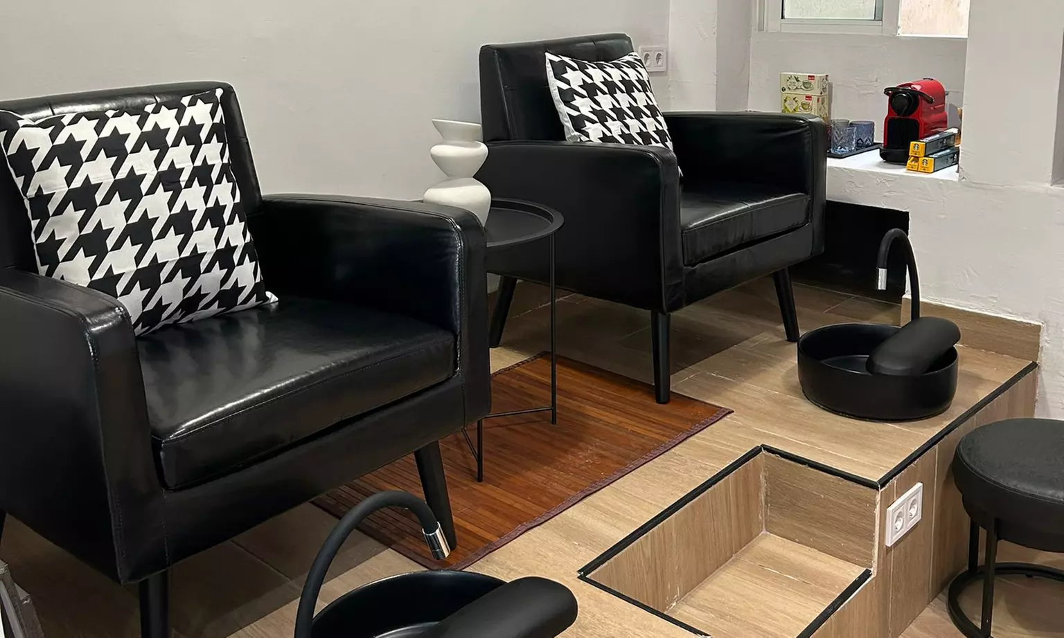 Hasta 52% de dto. en Spa/Salón de uñas - Manicura en Centro de Belleza Sátiro