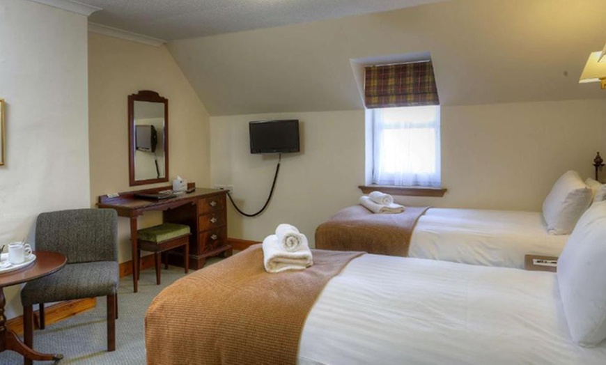 Image 5: Stirling: Standard Double Room with Breakfast