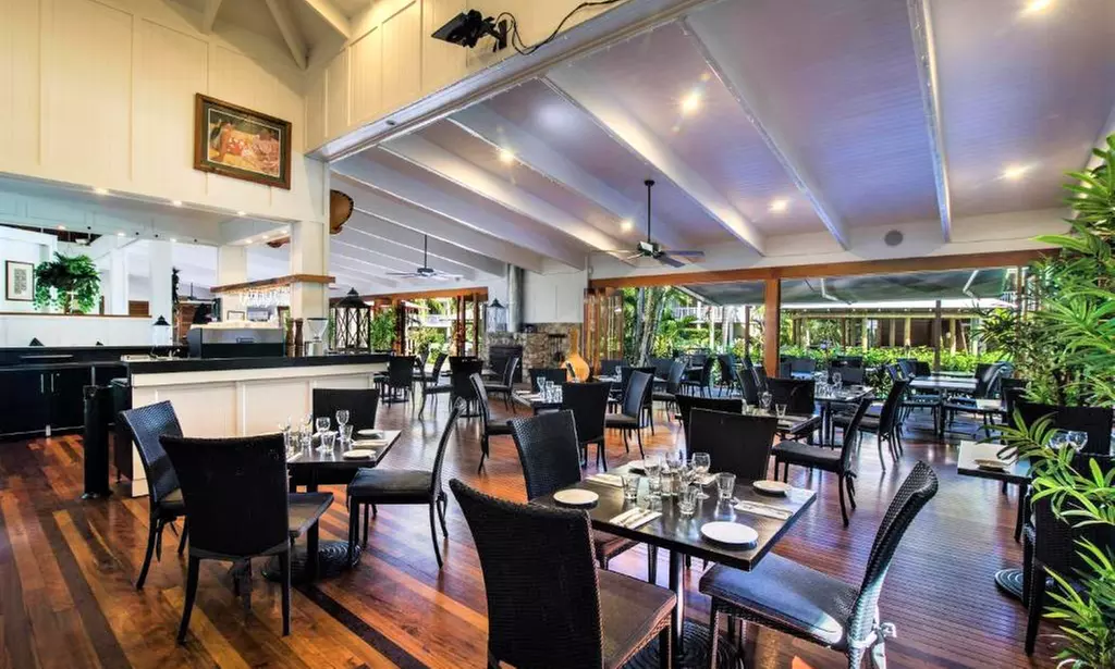 Sunshine Coast: Apartment Stay for Two or Four with Wine and Spa Noosa