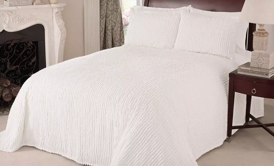 Beatrice Home Fashions Chenille Bedspread in Ivory or White (Up to 70% Off). Free Shipping and Returns. - Primary Image