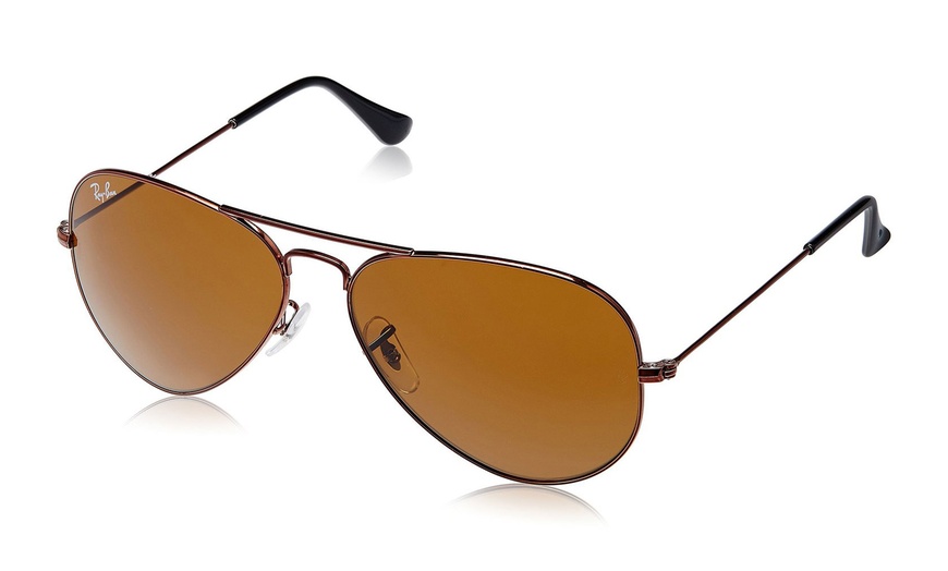 Image 9: Classic Ray-Ban Aviators