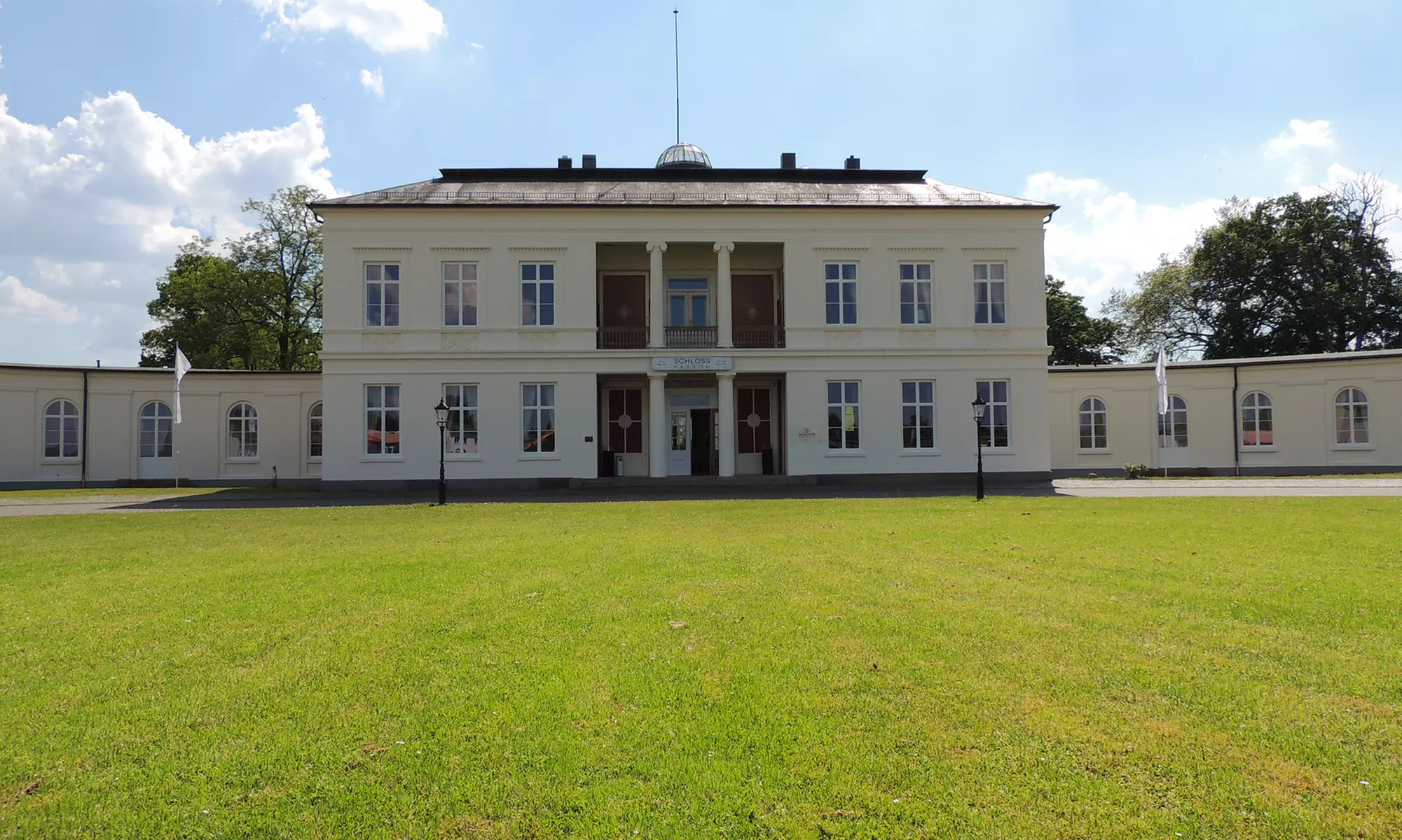 Mecklenburg-Vorpommern: 2-4 od. 6 Tage für Zwei inkl. Frühstück u. opt. Feiertagspaket im 4* Hotel Schloss Passow ab 85€ - Primary Image