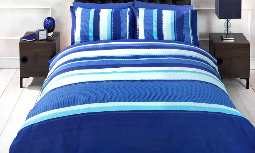 Image 2: Detroit Striped Duvet Set