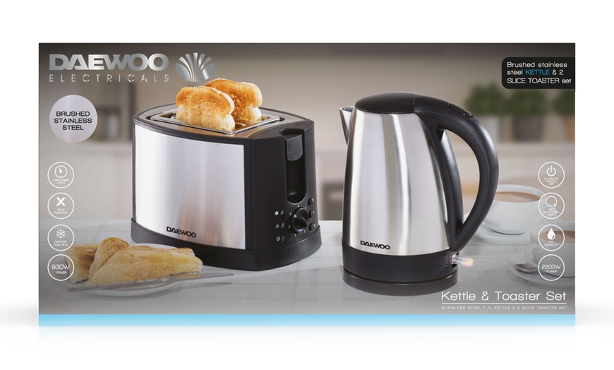 Image 3: Daewoo Kettle and Toaster Set