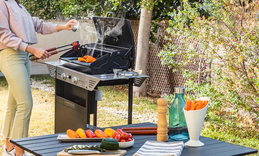 Image 5: InnovaGoods klappbarer Campingtisch „Folble“ mit Korb und Hülle