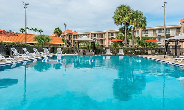 Orlando-Area Hotel with Shuttle to Theme Parks