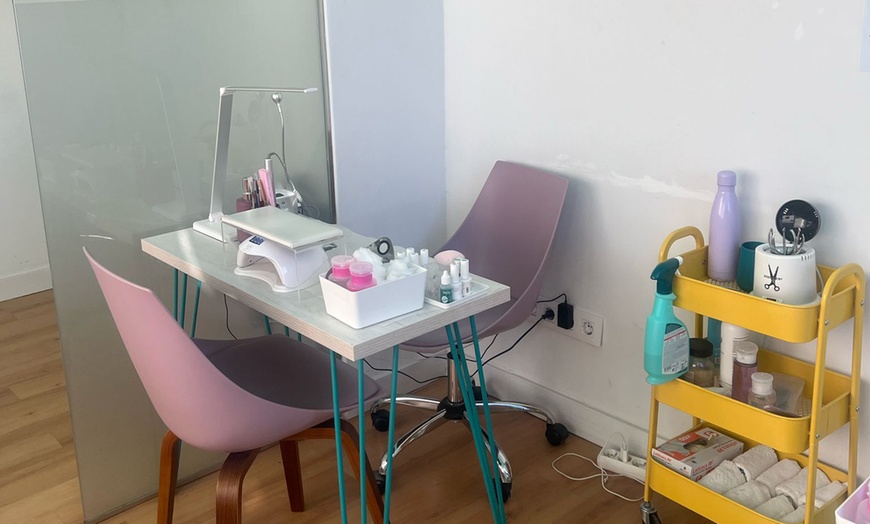 Image 18: Uñas listas: sesión de manicura o pedicura con esmalte semipermanente