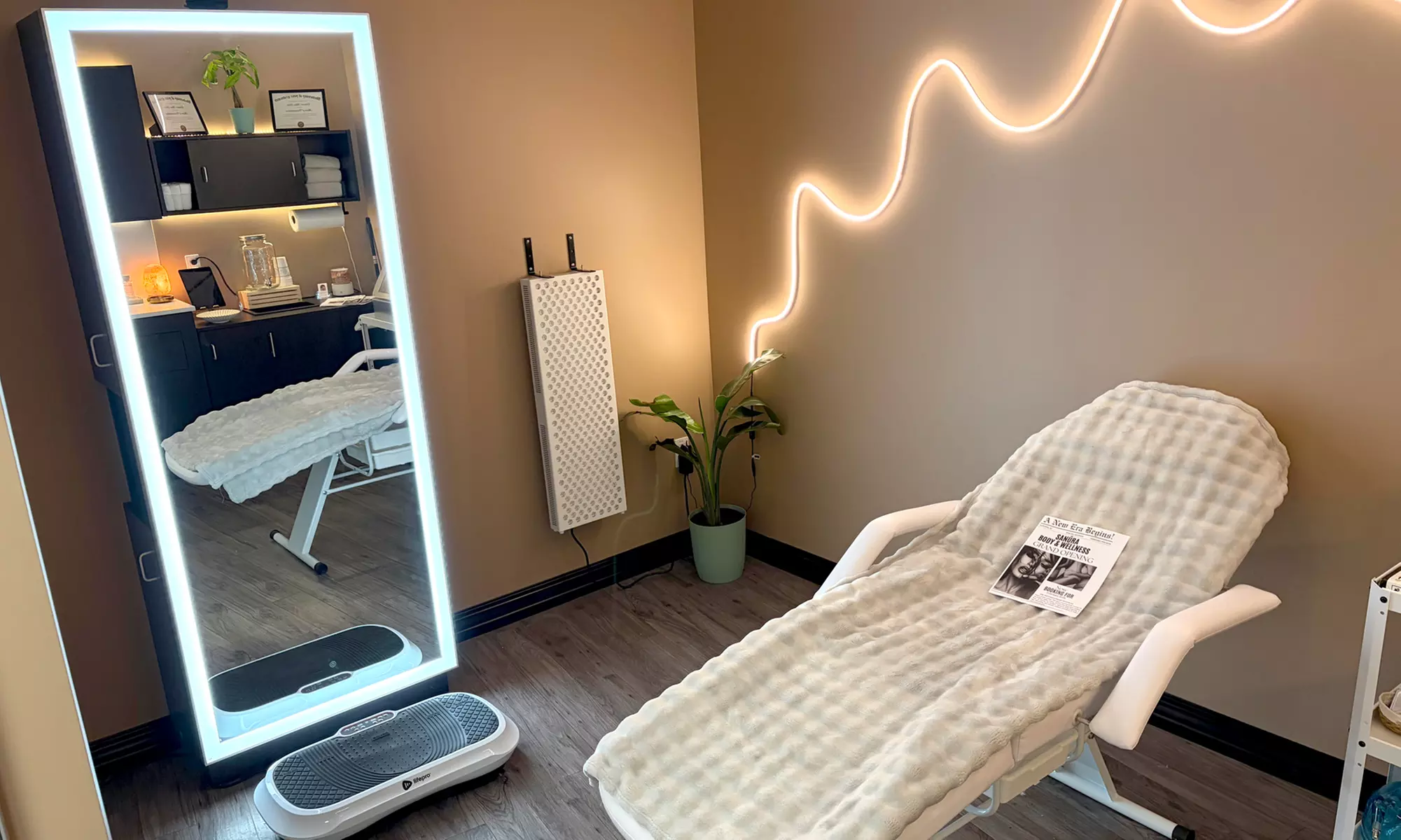 Red Light Lipo-Laser for Sculpted Shape: Minimal Pain, No Downtime