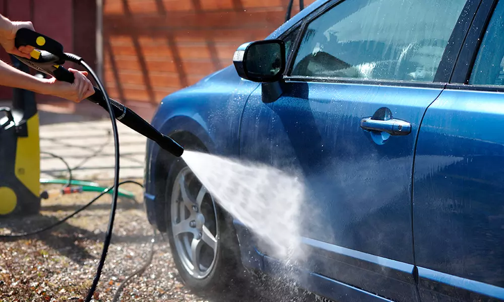 Presume de coche con una limpieza básica, intermedia o prémium para furgonetas o 4x4, al 50% - Primary Image