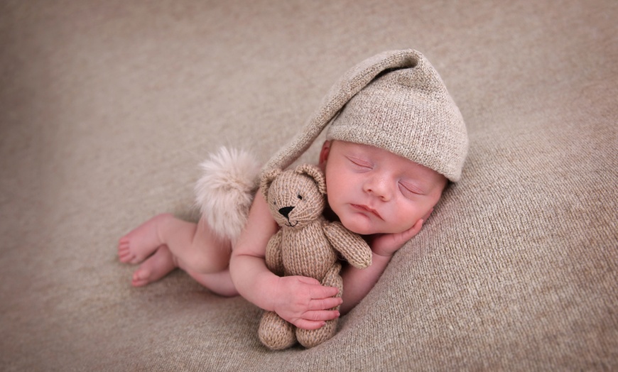 Image 4: Newborn Photoshoot with Prints