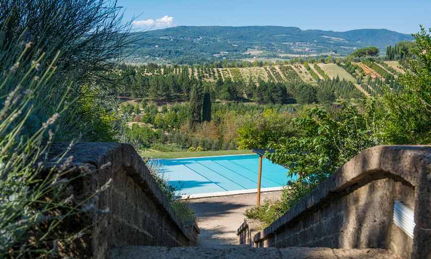 Image 12: Siena: soggiorno in camera Superior o Deluxe con piscina e cena 