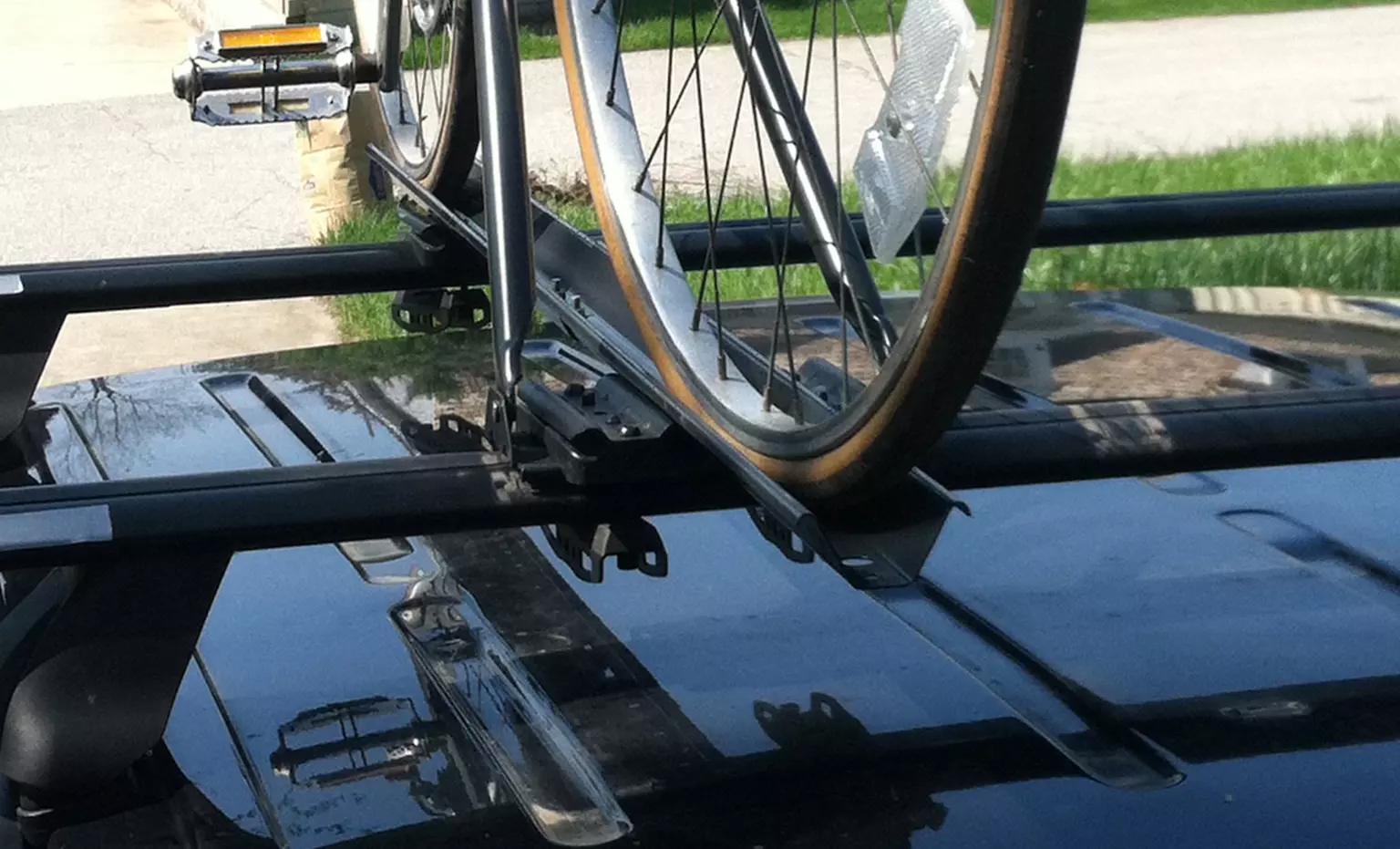 Vehicle Rooftop Frame-Mount Universal Bicycle Carrier - Second Medium