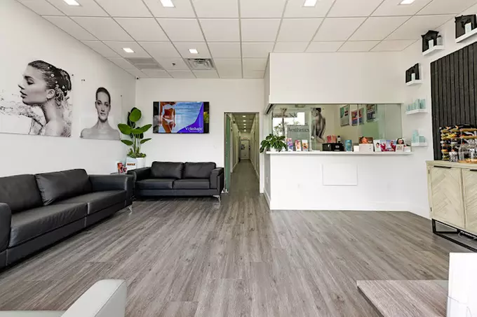 Experience eight sessions of ultrasonic fat reduction for a toned body