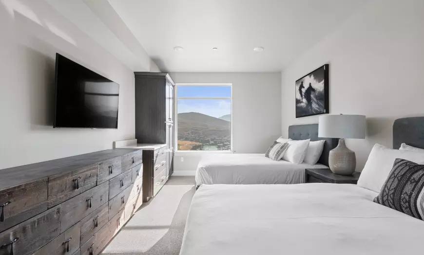 Resort Guest Room with Mountain Views
