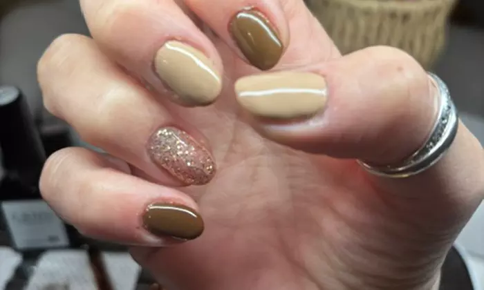 Beauté des mains et/ou pieds, vernis semi-permanent et ongles gel chez ElisaBeauté (jusqu'à 50% de remise) - Image 3