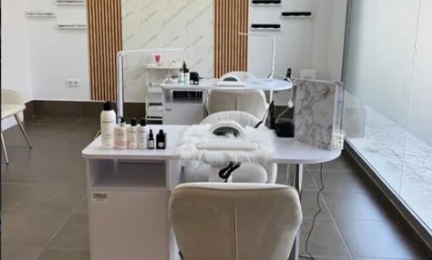 Image 7: Extensiones clásicas pelo a pelo, con diseño, relleno o ambos 