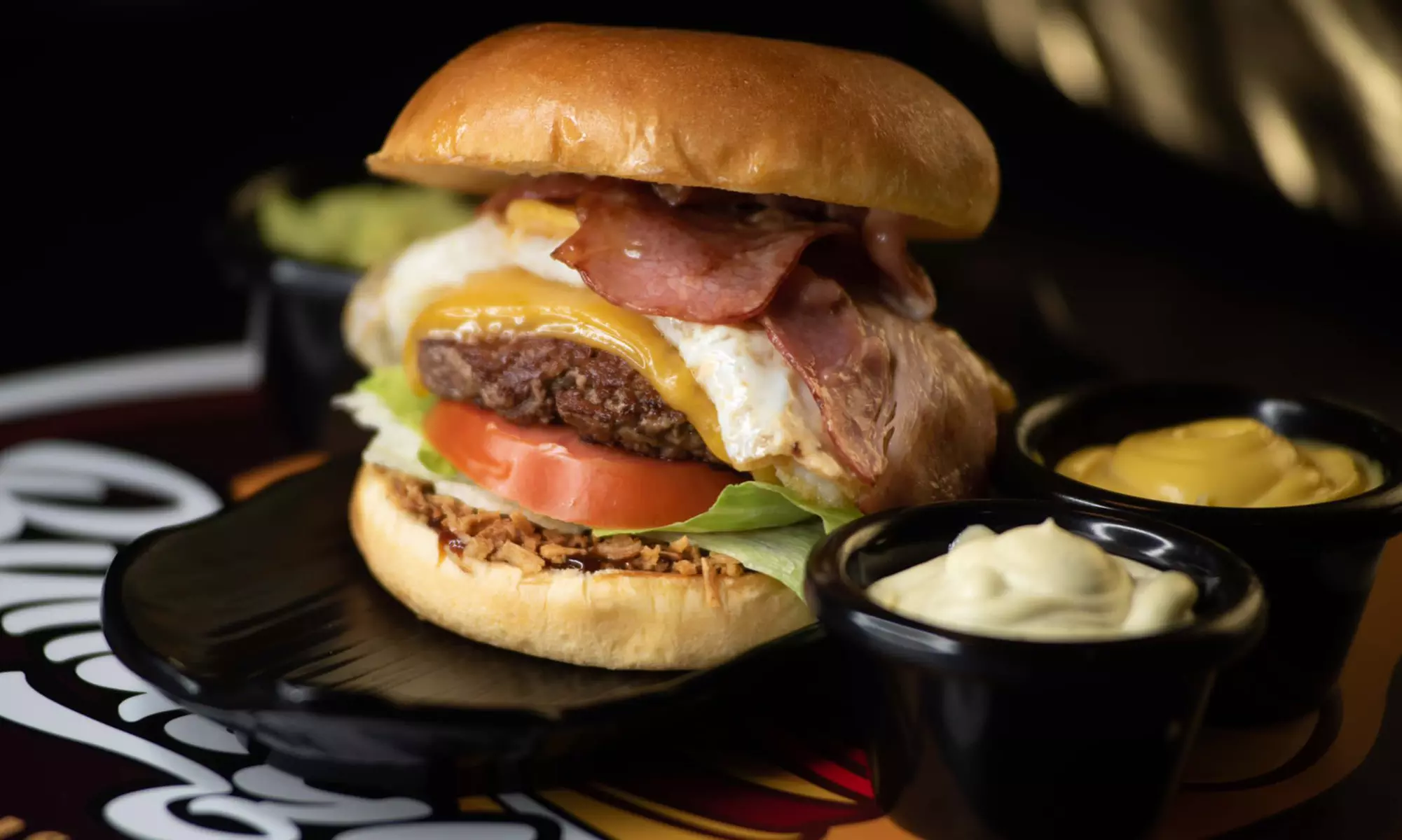 Menú burger para 2 o 4 personas con entrante, burger, postre y bebidas, ahorra hasta un 40% - Primary Image