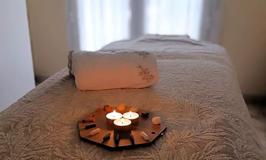 Image 1: Masaje de 60 o 90 minutos a elegir con té de bienvenida para 1 persona