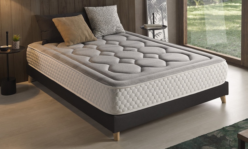 Image 1: NaturGraphene Visco Memory Foam 28cm Mattress