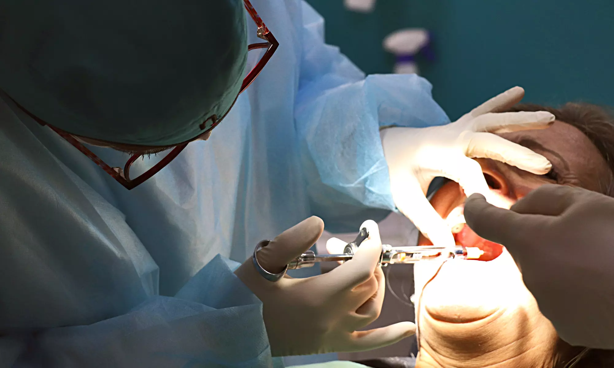 Limpieza dental con revisión, ortopantomografía, pulido y fluorización